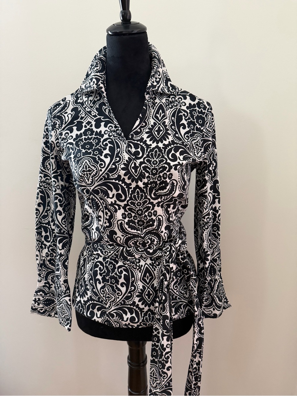 Ann Taylor Black and White Paisley Wrap Blouse Size 8